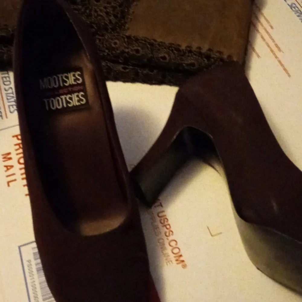 Heels - Picture 2 of 3